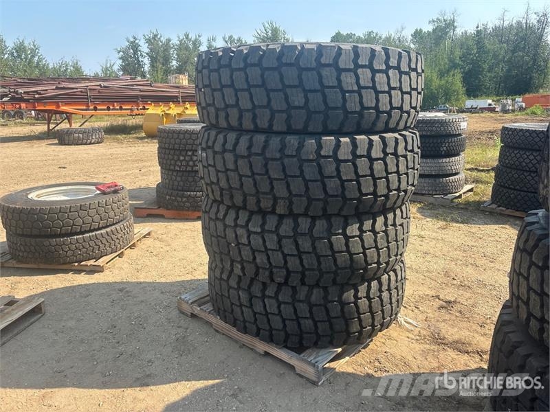 Quantity of (4) Michelin 17.5R25 Tires (Unused) Opony, koła i felgi
