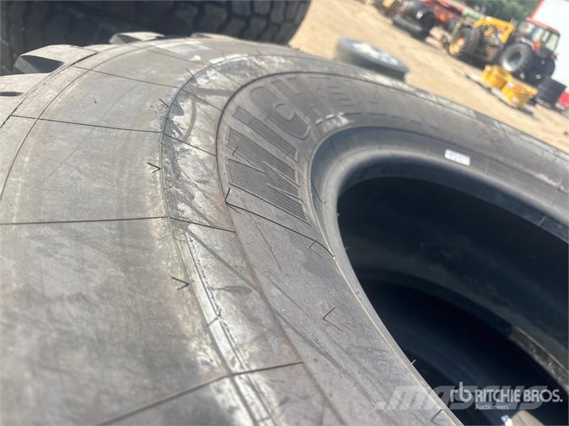Quantity of (4) Michelin 17.5R25 Tires (Unused) Opony, koła i felgi
