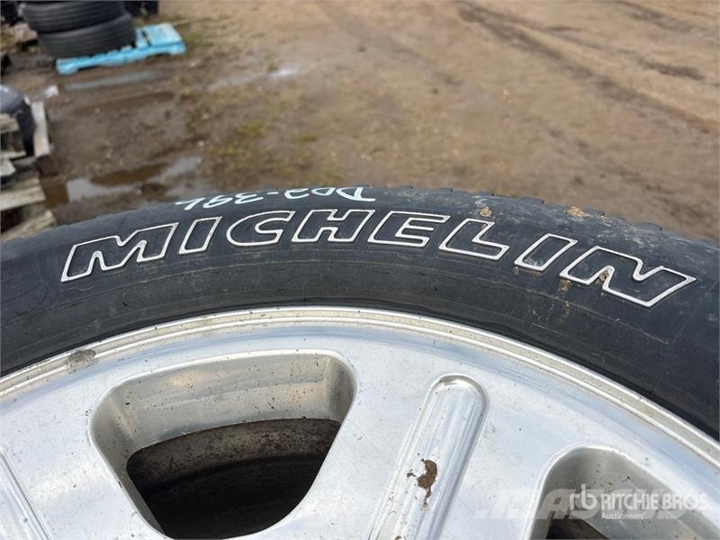 Quantity of (4) Michelin LTX AT2 275/70R18 Tires Tyres, wheels and rims