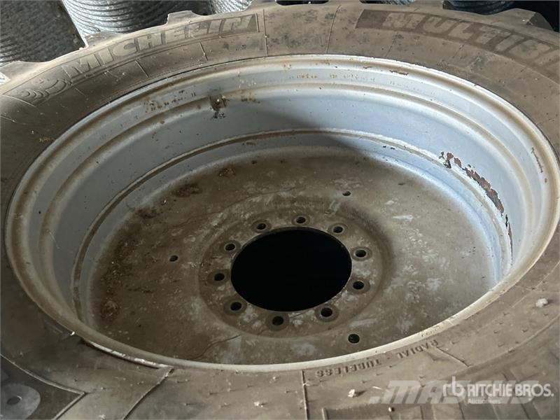  Quantity of (4) Michelin Sprayer Tires 650/65R38 T Gume, točkovi i felne