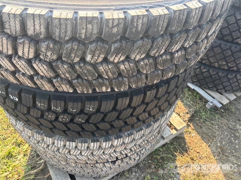 Quantity of (4) Michelin XDY- EX2 11R24.5 Tires (U Tyres, wheels and rims