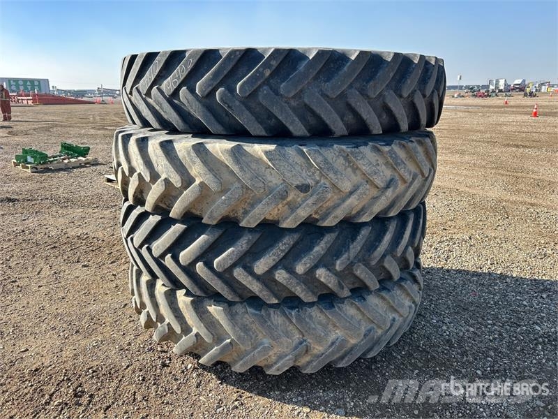 Quantity of (4) Michelin Spraybib 380/90R46 Tires Gume, točkovi i felne