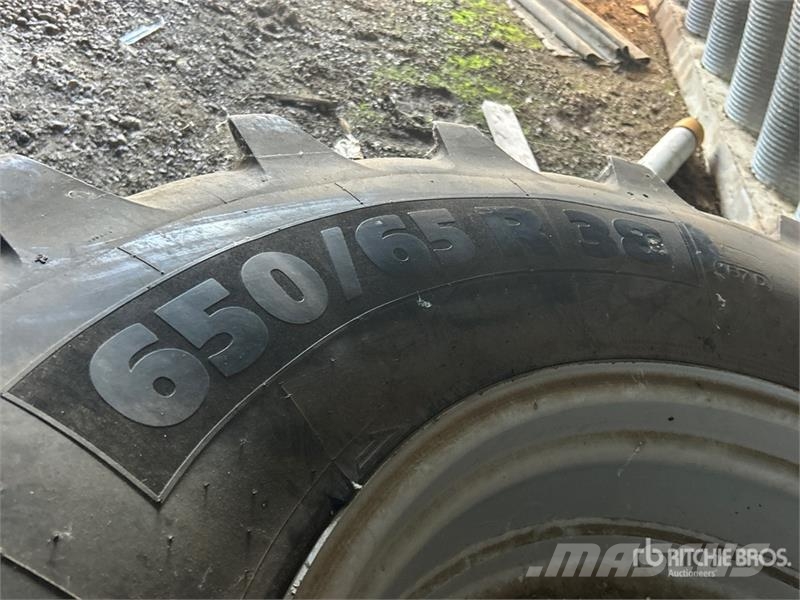  Quantity of (4) Michelin Sprayer Tires 650/65R38 T Gume, točkovi i felne