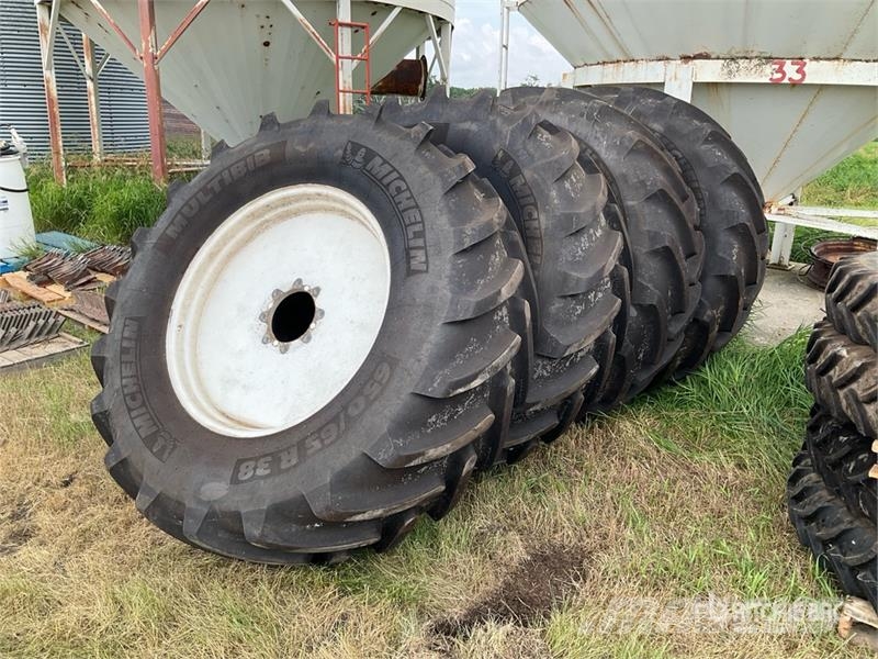 Quantity of (4) Michelin 650/65R38 Multibib Tires Dekk, hjul og felger