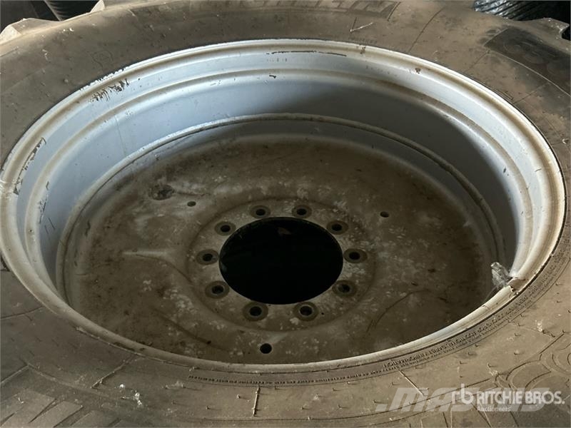  Quantity of (4) Michelin Sprayer Tires 650/65R38 T Gume, točkovi i felne