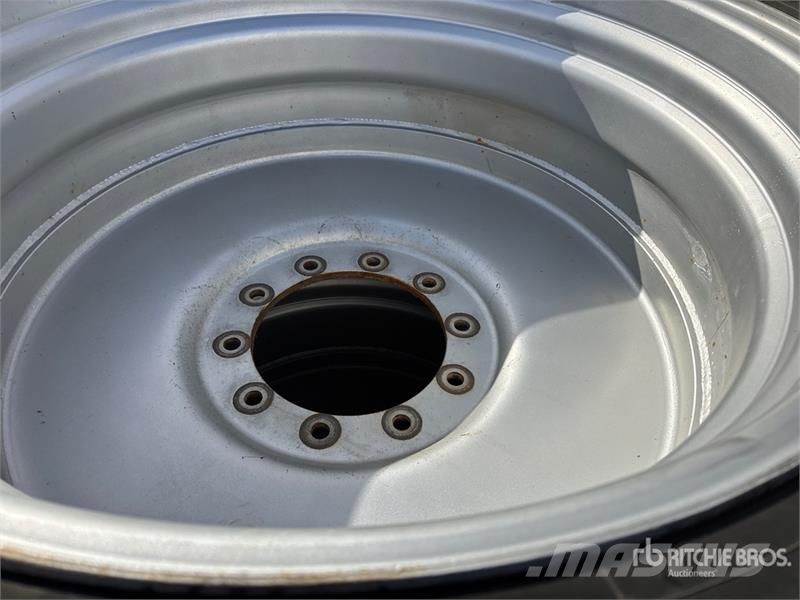  Quantity of (4) Michelin Mach Bib 710/70R38 Floate Banden, wielen en velgen