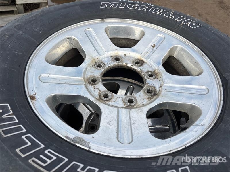 Quantity of (4) Michelin LTX AT2 275/70R18 Tires Tyres, wheels and rims