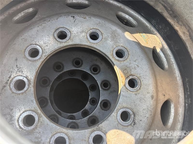 Quantity of (4) Michelin XDY- EX2 11R24.5 Tires (U Tyres, wheels and rims