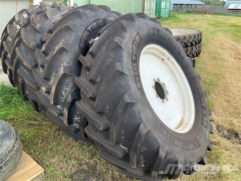 Quantity of (4) Michelin 650/65R38 Multibib Tires Dekk, hjul og felger