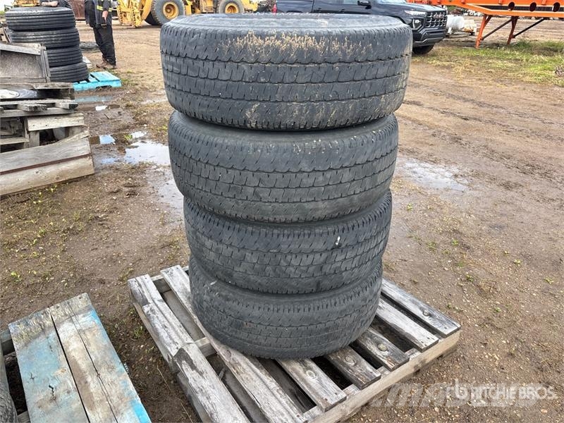Quantity of (4) Michelin LTX AT2 275/70R18 Tires Tyres, wheels and rims