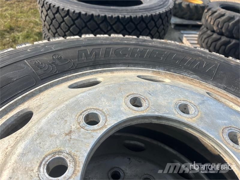 Quantity of (4) Michelin XDY- EX2 11R24.5 Tires (U Tyres, wheels and rims