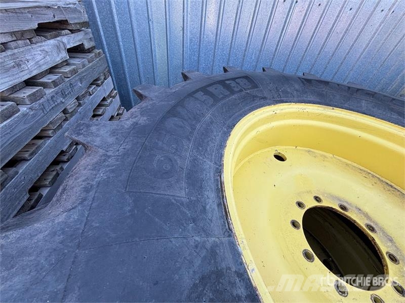 Quantity of (4) Michelin 650/65R38 Tires - Fits Jo Opony, koła i felgi