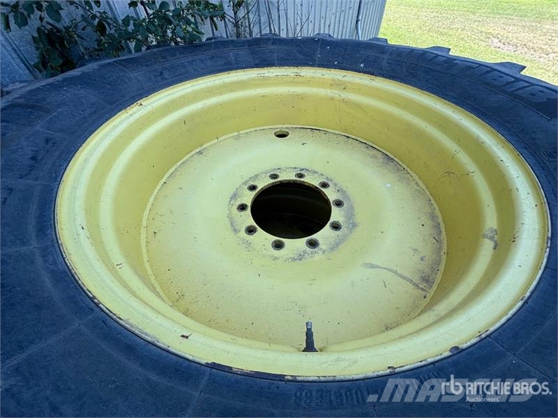  Quantity of (4) Michelin 650/65R38 Tires - Fits Jo Opony, koła i felgi