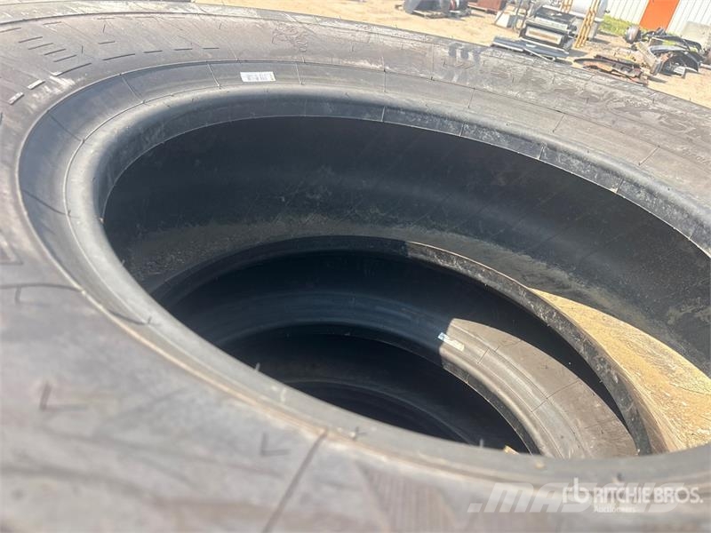 Quantity of (4) Michelin 17.5R25 Tires (Unused) Opony, koła i felgi