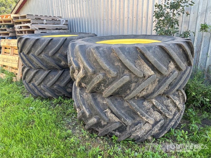  Quantity of (4) Michelin 650/65R38 Tires - Fits Jo Opony, koła i felgi