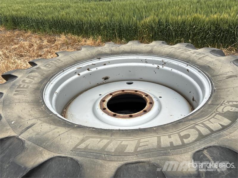 Quantity of (4) Michelin 620/70R38 Tires - Fits Ca Opony, koła i felgi
