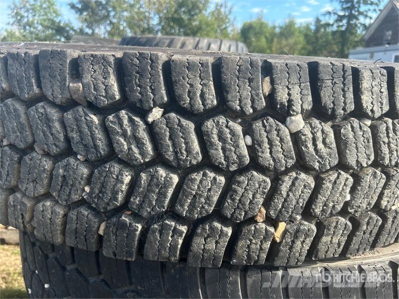 Quantity of (4) Michelin 11R24.5 Tires Tyres, wheels and rims