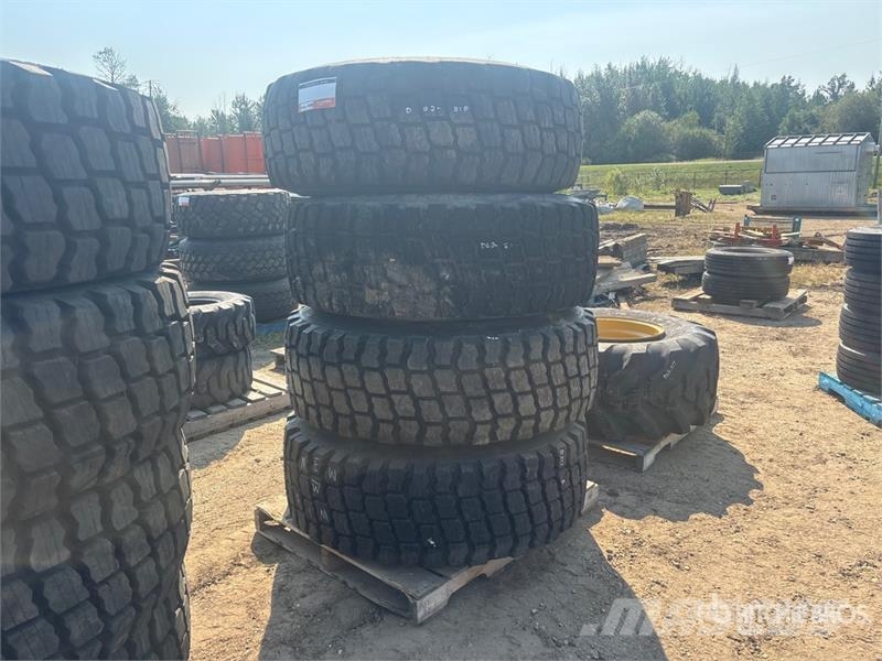 Quantity of (4) Michelin 17.5R25 Tires Opony, koła i felgi