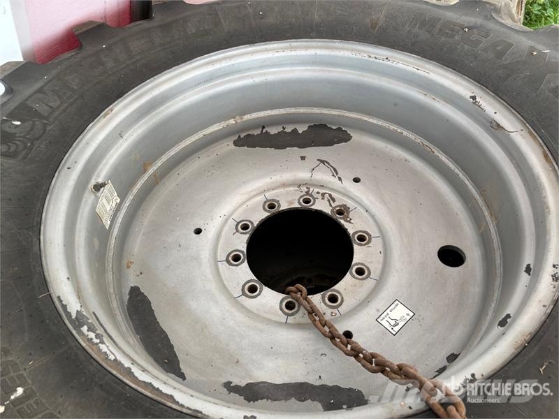  Quantity of (4) Michelin 620/70R38 Tires - Fits Ca Gume, točkovi i felne