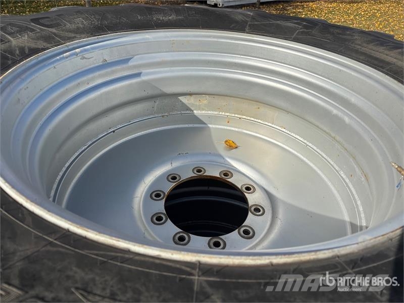  Quantity of (4) Michelin Mach Bib 710/70R38 Floate Banden, wielen en velgen