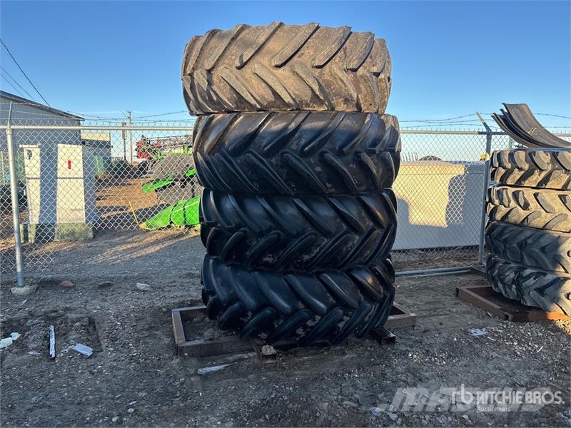 Quantity of (4) Michelin 650/65R38 Tires - Fits Ca Gume, točkovi i felne