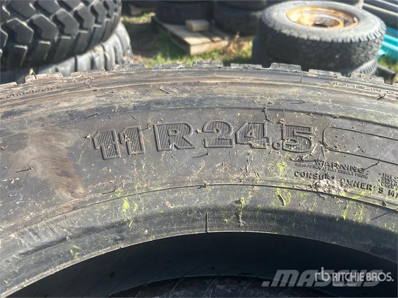 Quantity of (4) Michelin 11R24.5 Tires Tyres, wheels and rims
