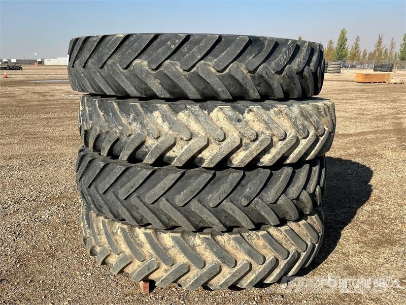 Quantity of (4) Michelin Spraybib 380/90R46 Tires Gume, točkovi i felne