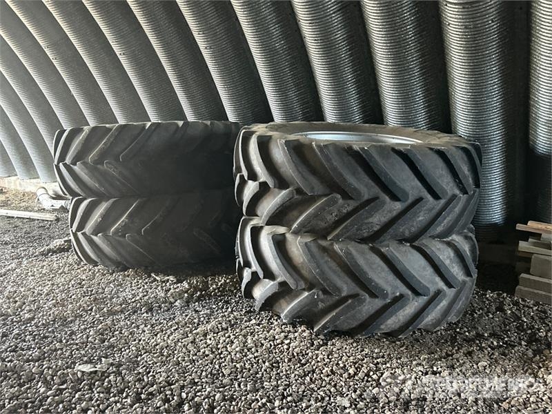  Quantity of (4) Michelin Sprayer Tires 650/65R38 T Gume, točkovi i felne