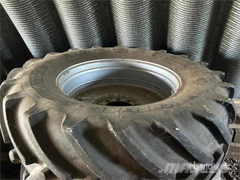  Quantity of (4) Michelin Sprayer Tires 650/65R38 T Gume, točkovi i felne