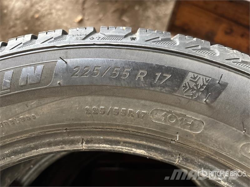 Quantity of (4) Michelin 225/55R17 Tires Tyres, wheels and rims