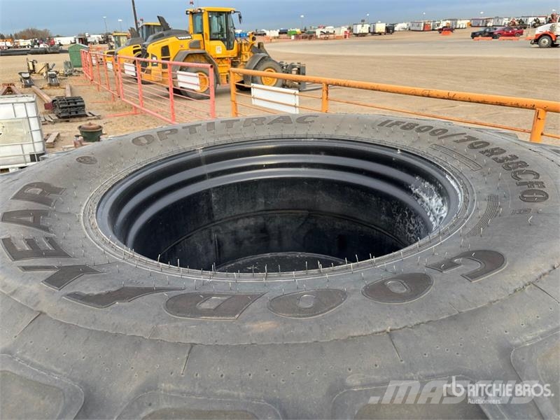 Quantity of (4) Michelin 800/70R38 Tires - Fits Ne 轮胎、车轮、轮圈