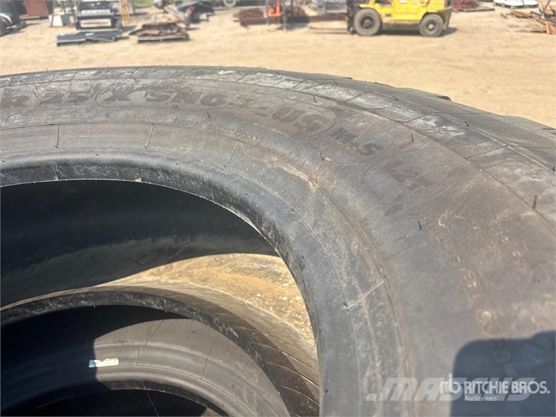 Quantity of (4) Michelin 17.5R25 Tires (Unused) Opony, koła i felgi