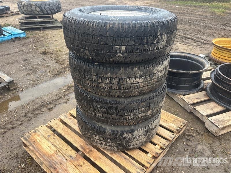 Quantity of (4) Michelin LTX AT2 265/75R16 Tires ( Tyres, wheels and rims