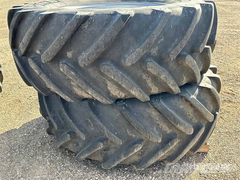 Quantity of (4) Michelin Multibib 650/65R38 Tires Padangos, ratai ir ratlankiai