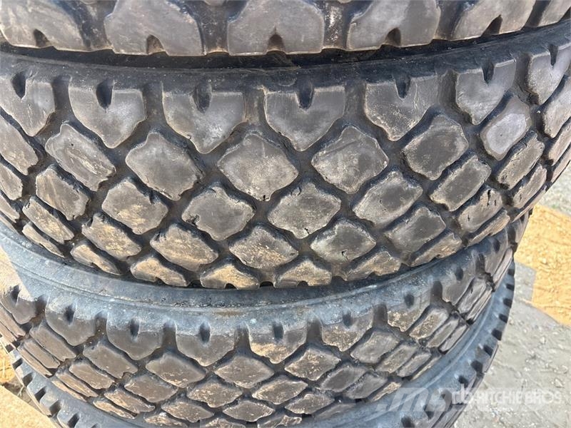  Quantity of (4) Michelin XDY-EX 11R24.5 Tires Tyres, wheels and rims