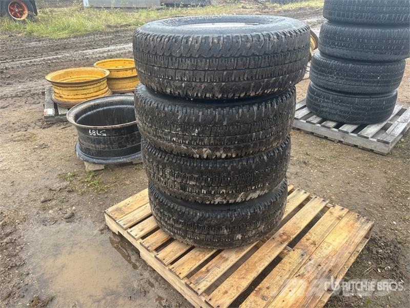 Quantity of (4) Michelin LTX AT2 265/75R16 Tires ( Tyres, wheels and rims