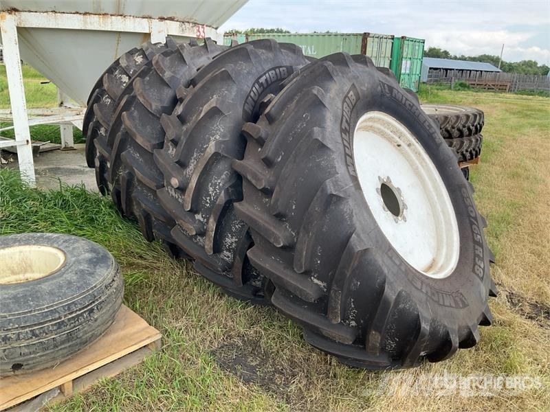 Quantity of (4) Michelin 650/65R38 Multibib Tires Dekk, hjul og felger