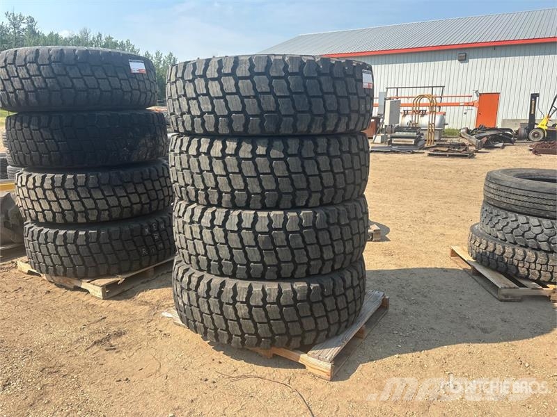 Quantity of (4) Michelin 17.5R25 Tires (Unused) Opony, koła i felgi