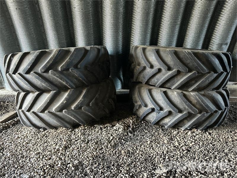  Quantity of (4) Michelin Sprayer Tires 650/65R38 T Gume, točkovi i felne