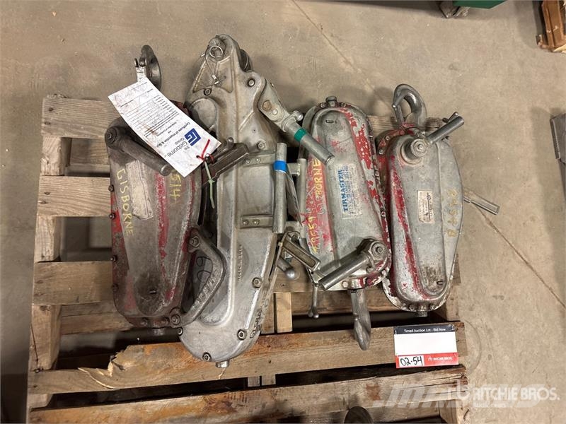 Quantity of (4) Miscellaneous Tirfors مكونات أخرى