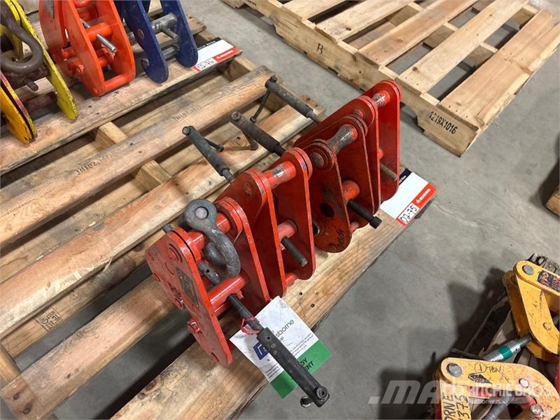  Quantity of (4) Miscellaneous Beam Clamps Rigging أجزاء ومعدات رافعات
