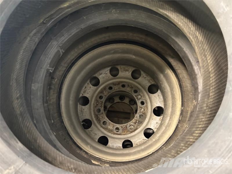 Quantity of (4) Mixed Tires Tyres, wheels and rims