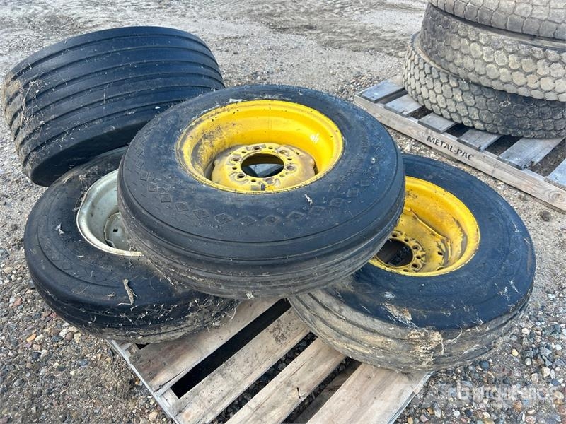  Quantity of (4) Mixed Tires Dekk, hjul og felger