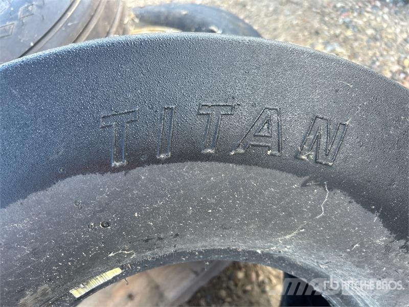 Quantity of (4) Mixed Tires Dekk, hjul og felger