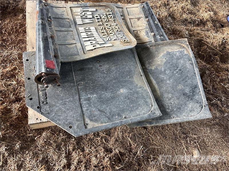 Quantity of (4) Mud Flaps Drugi deli