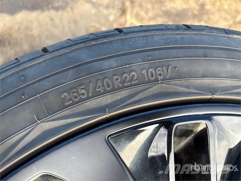 Quantity of (4) Nitto NT420V 265/40R22 Tires - Fit Gume, kolesa in platišča