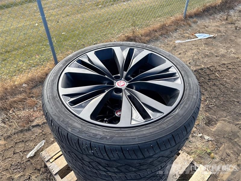 Quantity of (4) Nitto NT420V 265/40R22 Tires - Fit Gume, kolesa in platišča