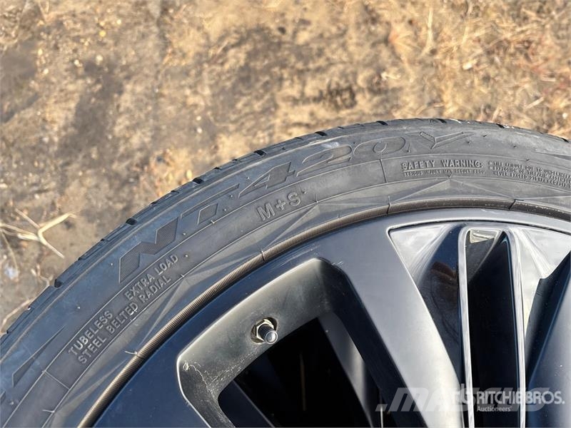 Quantity of (4) Nitto NT420V 265/40R22 Tires - Fit Gume, kolesa in platišča