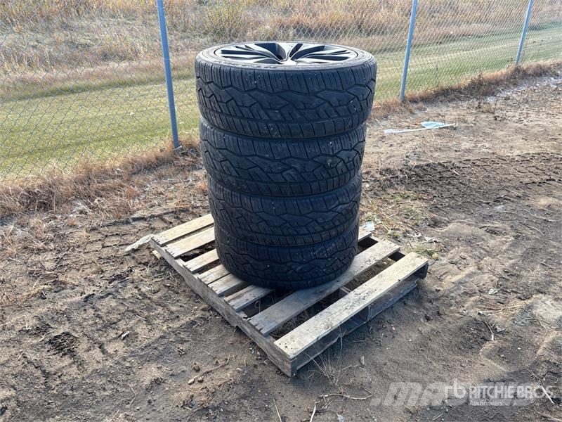Quantity of (4) Nitto NT420V 265/40R22 Tires - Fit Gume, kolesa in platišča