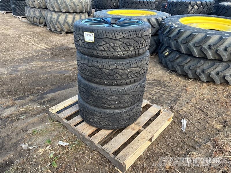 Quantity of (4) Nitto NT420V 265/40R22 Tires - Fit Gume, kolesa in platišča